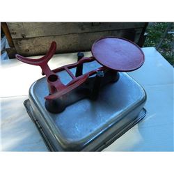 VINTAGE BALANCE SCALE - RED