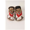 Image 2 : Sioux Beaded Woman's Moccasins, 10" long