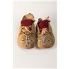 Image 2 : Southern Plains Beaded Man's Moccasins, 10" long