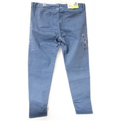NEW MEN'S CLASSIC SLIM JEANS -