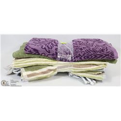 BUNDLE OF ASSORTED HAND TOWELS
