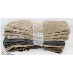 BUNDLE OF ASSORTED HAND TOWELS