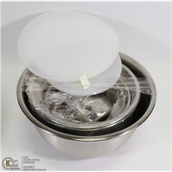 SET OF 5 METAL BOWLS AND MEASURING CUPS