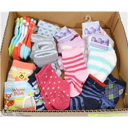BOX W/NEW BORN TO SIZE 1-2 SOCKS -