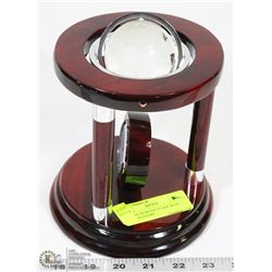 QUARTZ DESKTOP CLOCK WITH ROLLING GLOBE