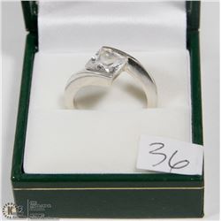 CLEAR STONE MODERN DESIGN RING