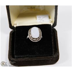 WHITE STONE VINTAGE RING