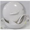 Image 1 : WHITE SOUP SERVING POT AND LADDEL