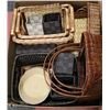 Image 1 : LARGE BOX OF WICKER BASKETS.