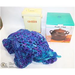 FLAT OF VARIOUS HOUSEHOLD ITEMS