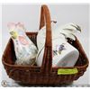 Image 1 : BASKET WITH CHICKEN PITCHER AND PORCELAIN