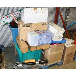 ESTATE PALLET OF CHRISTMAS ITEMS.