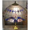 Image 1 : TIFFANY STYLE STAINED GLASS LAMP BRASS BASE BLUE &