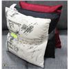 Image 1 : BUNDLE OF 3 SHOWHOME DECORATIVE THROW PILLOWS