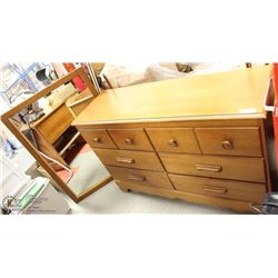 6 DRAWER WOOD DRESSER & MIRROR.(MIRROR NEEDS