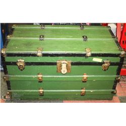 VINTAGE WOOD GREEN TRUNK