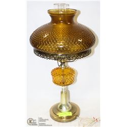AMBER & BRASS HOBNAIL TABLE LAMP.