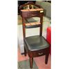 Image 1 : VINTAGE DRESSING CHAIR