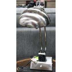 METAL TABLE LAMP