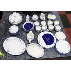 LARGE ROYAL DOULTON EXPRESSIONS 1990 CHINA DISH