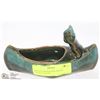 Image 1 : VINTAGE MCMASTER NATIVE CANOE POTTERY