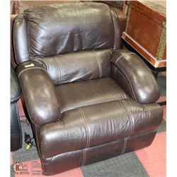 BROWN LEATHER ELECTRIC RECLINING CHAIR (WORKS)