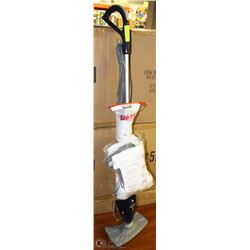 SHARK DELUXE STEAM MOP.