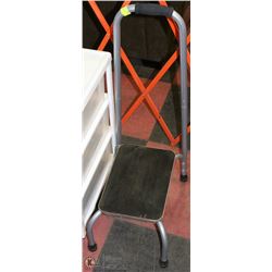 SINGLE STEP WITH HANDLE