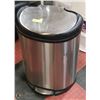 Image 1 : LARGE STAINLESS STEEL GARBAGE CAN WITH FOOT