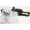Image 1 : JASI 6 QUART PRESSURE COOKER