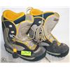 Image 1 : MENS SALOMON SNOWBOARD BOOTS SIZE 9.5