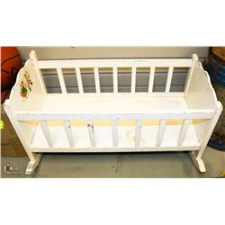 VINTAGE YOUNG CHILDS WHITE PLAY CRADLE