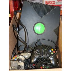 ORIGINAL XBOX WITH 5 CONTROLLERS AND CABLES