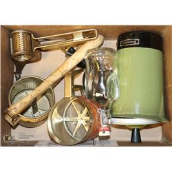 BOX OF ESTATE VINTAGE KITCHEN GADGETS.