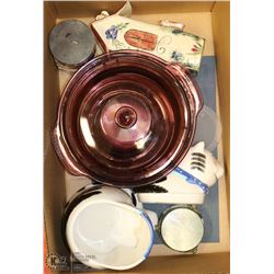 BOX WITH BAKEWARE, COOKIE JAR AND MORE