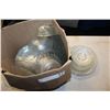 Image 1 : BOX OF GLASSWARE