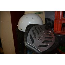 CASTOR BOARD AND HELMET