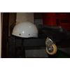 Image 2 : CASTOR BOARD AND HELMET