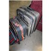 Image 2 : LOT OF LUGGAGE AND BAGS
