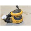 Image 1 : DEWALT PALM SANDER