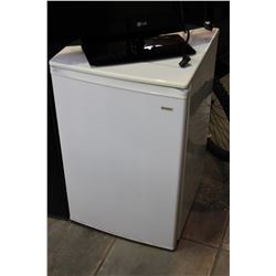 WHITE KENMORE BAR FRIDGE