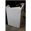 Image 1 : WHITE KENMORE BAR FRIDGE