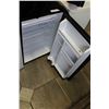 Image 2 : BLACK KENMORE BAR FRIDGE