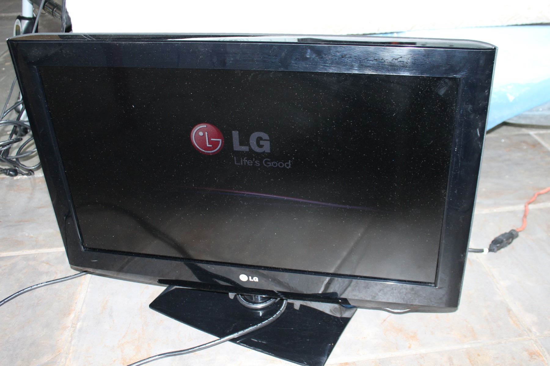LG 32 INCH FLATSCREEN TV Big Valley Auction
