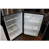Image 3 : FRIGIDAIRE STAINLESS FRIDGE 18 CUBIC FEET