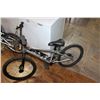 Image 1 : GREY BMX BIKE