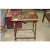 Image 1 : CARVED ANTIQUE OAK SIDE TABLE