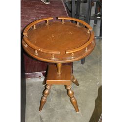 ROUND VINTAGE PARLOR TABLE