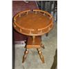 Image 1 : ROUND VINTAGE PARLOR TABLE