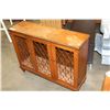 Image 2 : 3 DOOR WOOD CABINET